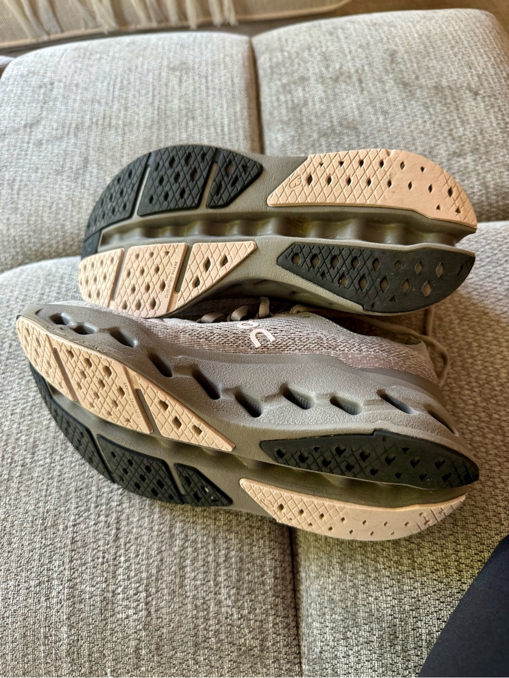 On Cloud Women's Athletic Shoes - Grey - Picture 4 of 6